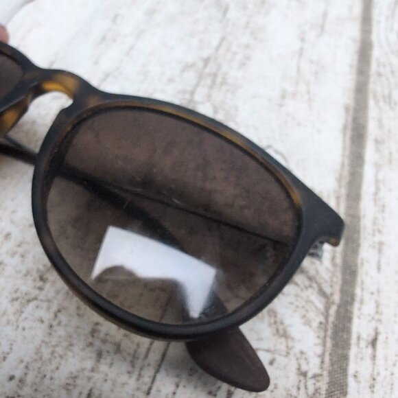 Ray-Ban RB4171 Erika Classic Sunglasses Dark Rubber Tortoise Frame - Picture 2 of 6